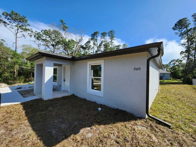 Foto del edificio - MOVE IN READY-NEWER CONSTRUCTION 3/2 LEHIG...