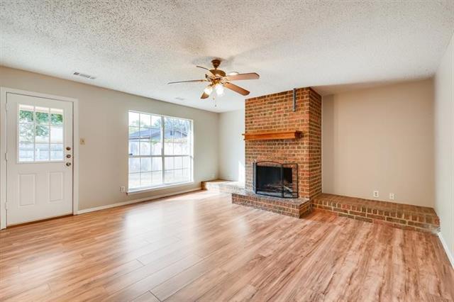 Building Photo - 5720 Twin Oaks Dr