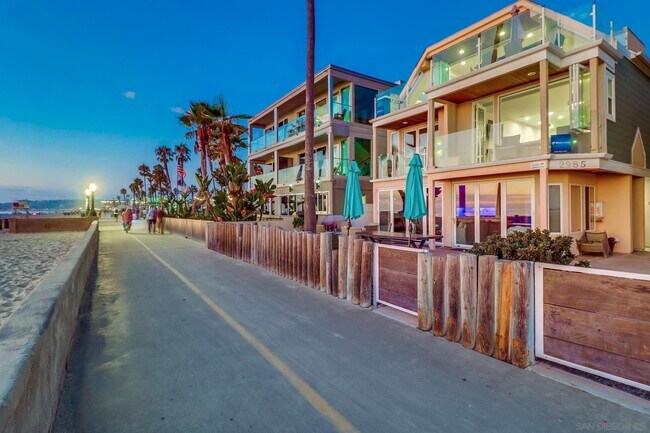 Building Photo - 2985 Ocean Front Walk
