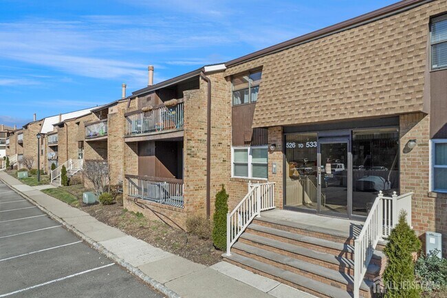 Foto del edificio - 529 Sharon Garden Ct