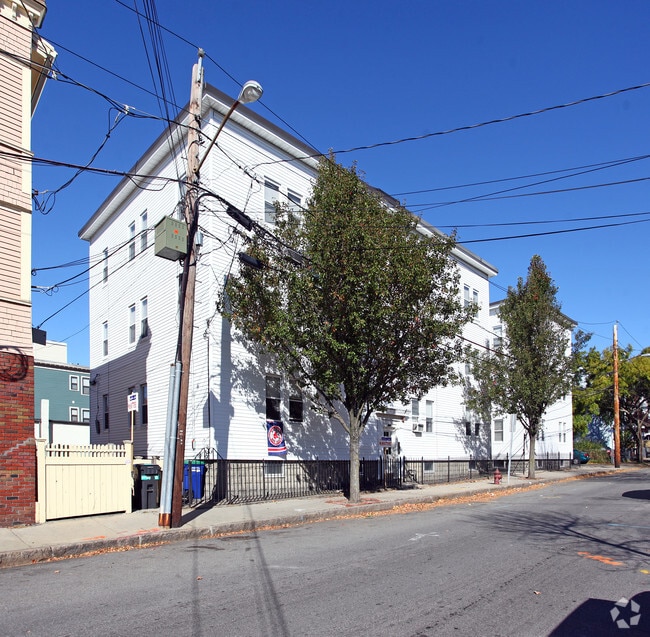 Building Photo - 8-14 Craigie St
