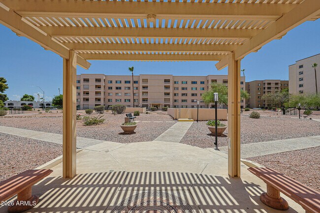 Foto del edificio - 7920 E Camelback Rd