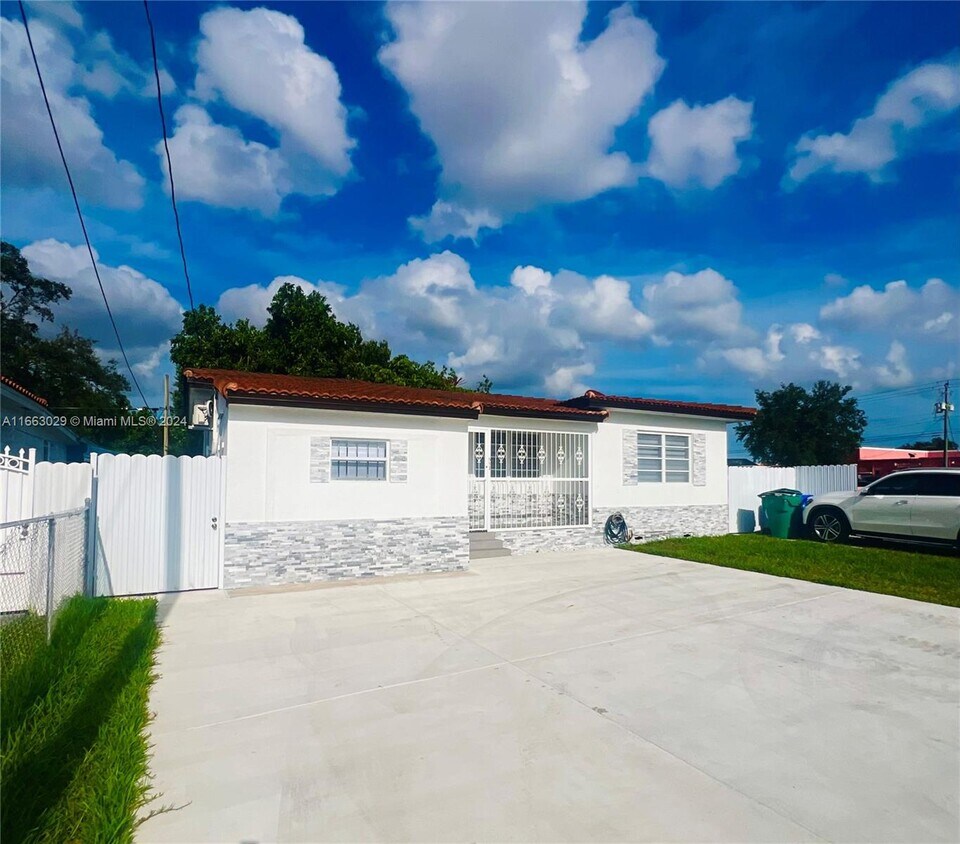 Primary Photo - 651 SW 67th Ave
