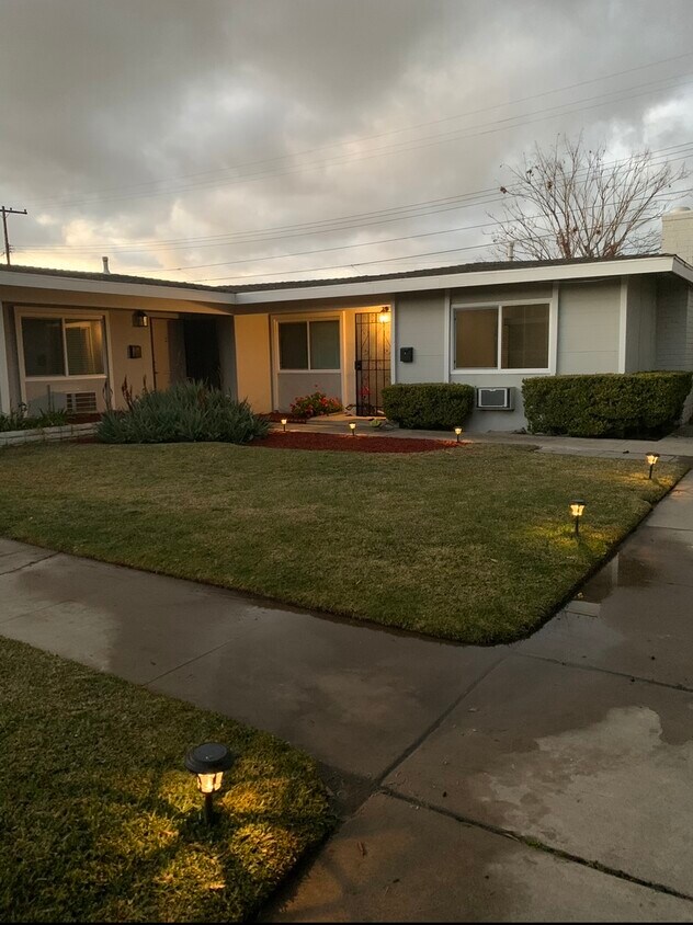 Foto principal - 2729 W Yale Ave