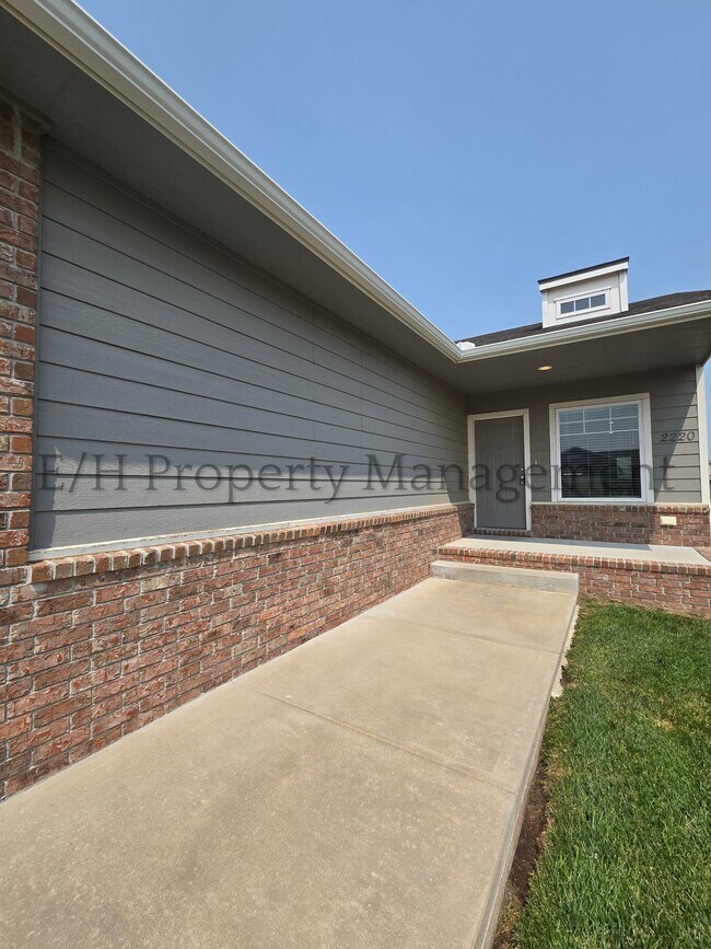 Foto del edificio - 2220 E Village Estates Dr