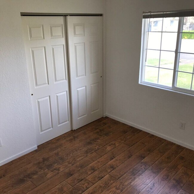 Foto del edificio - Duplex Style Unit - Quiet Anderson Neighborhood