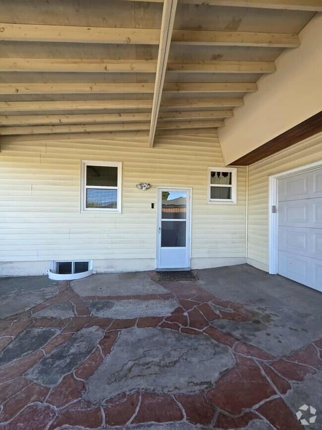 Building Photo - 1108 Rosewood Ave