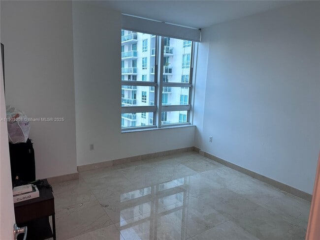 Building Photo - 950 Brickell Bay Dr
