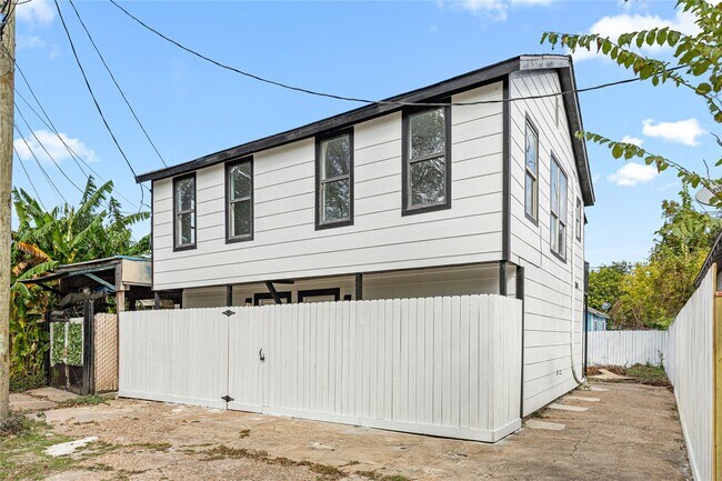 Foto del edificio - 3229 Holman St