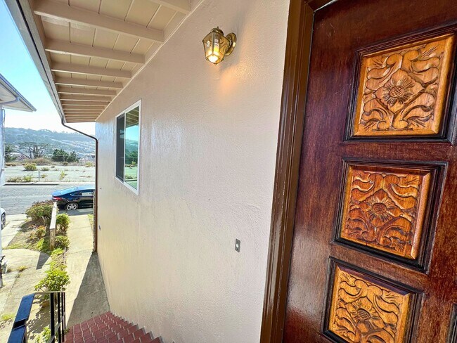 Building Photo - 228 San Fernando Way