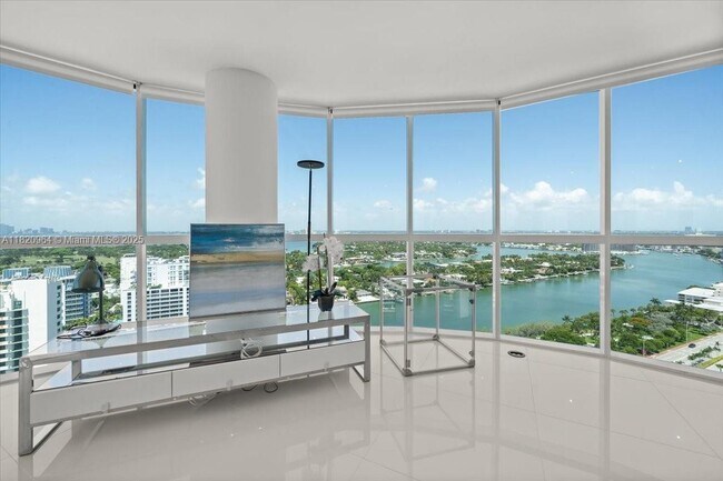 Foto del edificio - 6301 Collins Ave