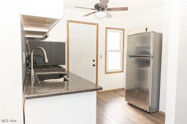 Building Photo - 864 Wyley Ave