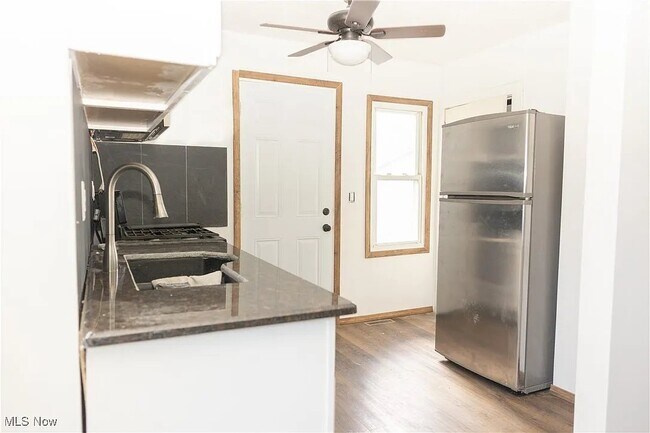 Foto del edificio - 864 Wyley Ave