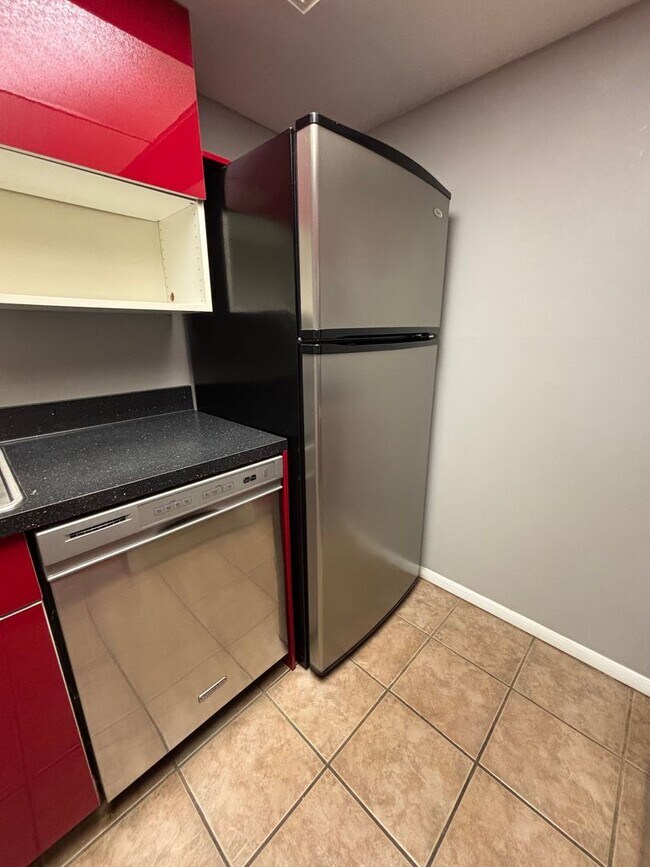 Foto del edificio - 2 Bedroom Condo in Hunting Ridge