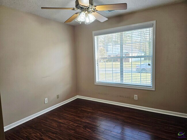 Foto del edificio - 217 Willis Creek Rd