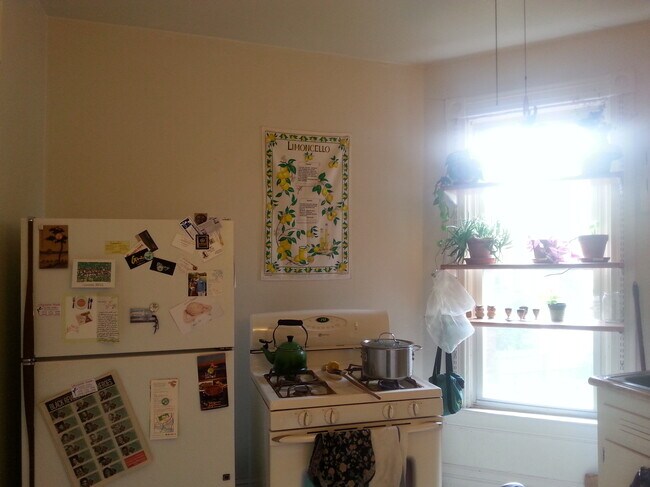 Kitchen - 800 E End Ave