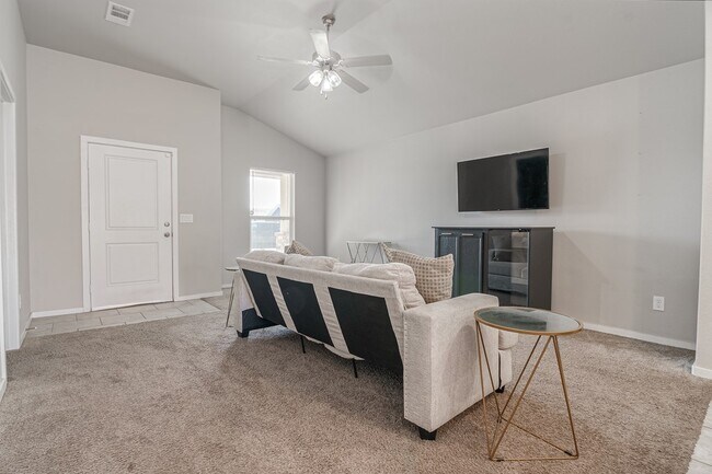 Foto del edificio - 1327 Masquerade Blvd