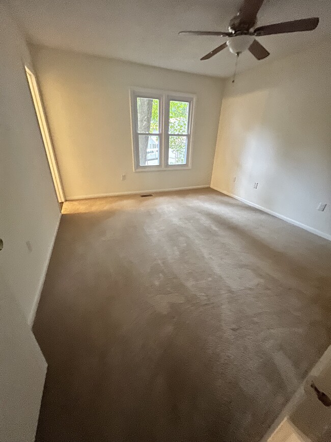 Building Photo - Rent to Own!! 3Beds / 2.5Baths. 1,276 sft....