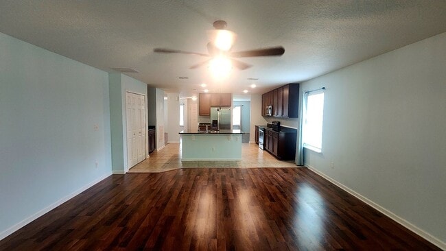 Building Photo - Located in the very popular community of K...