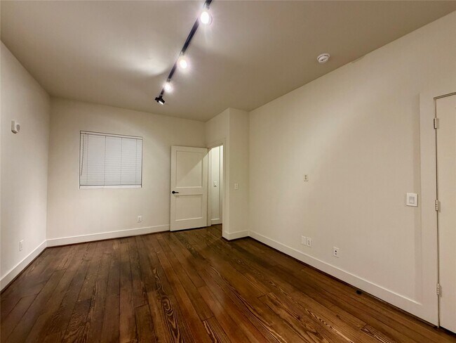 Building Photo - 4411 Dallas St