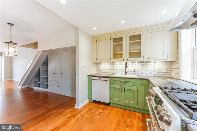 Foto del edificio - 1119 Rodman St