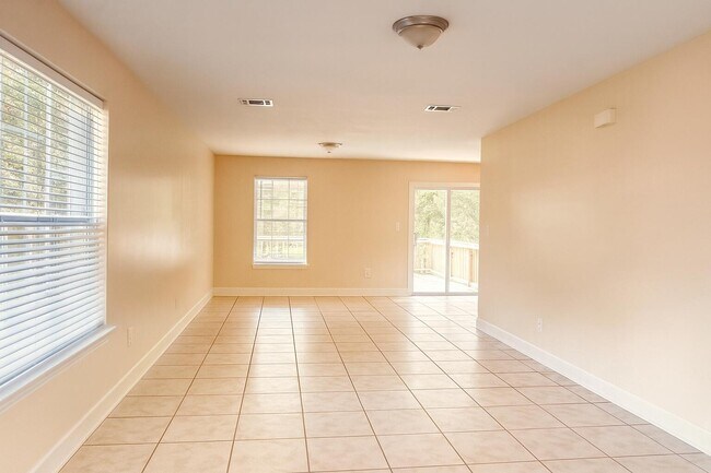Building Photo - 70 Cypress Ln