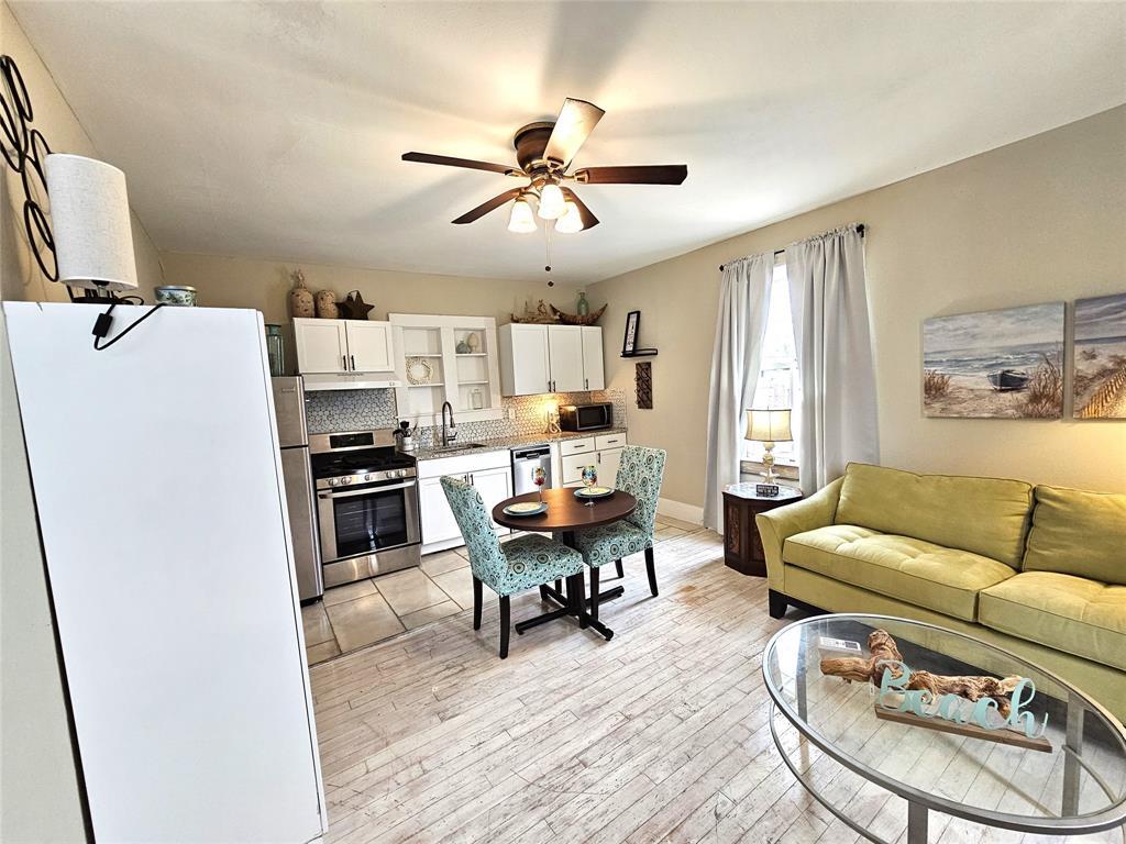 3828 Avenue P 1/2 Unit REAR, Galveston, TX 77550 Apartment for Rent in Galveston, TX