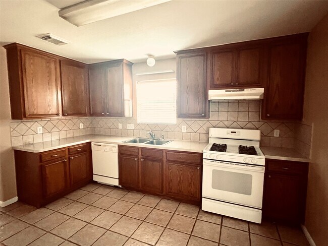 Foto del edificio - 3223 Amber Meadow Dr