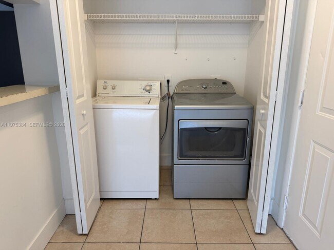 Foto del edificio - 4201 W McNab Rd