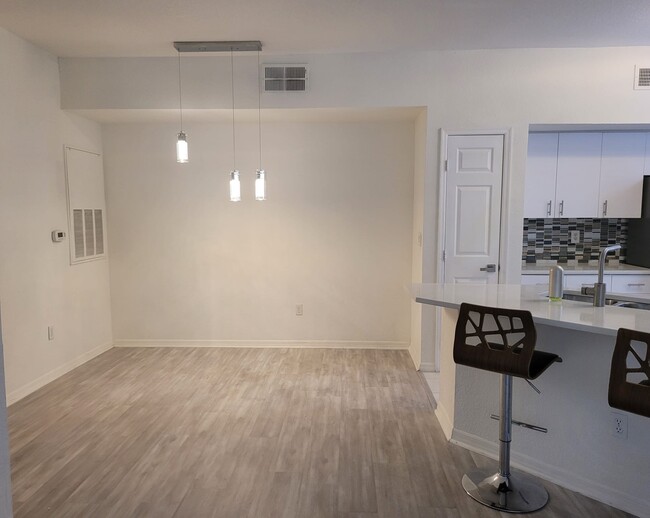 Foto del edificio - 6324 Raleigh St