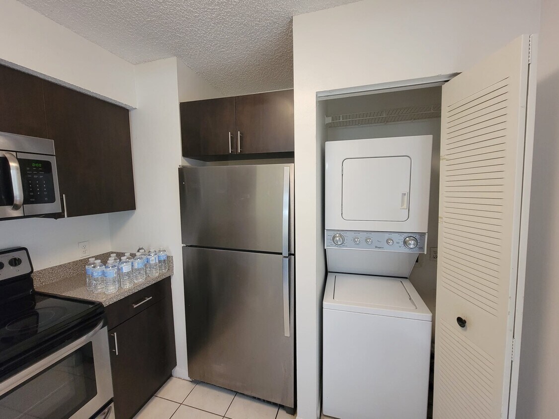 Foto principal - 3473 NW 44th St