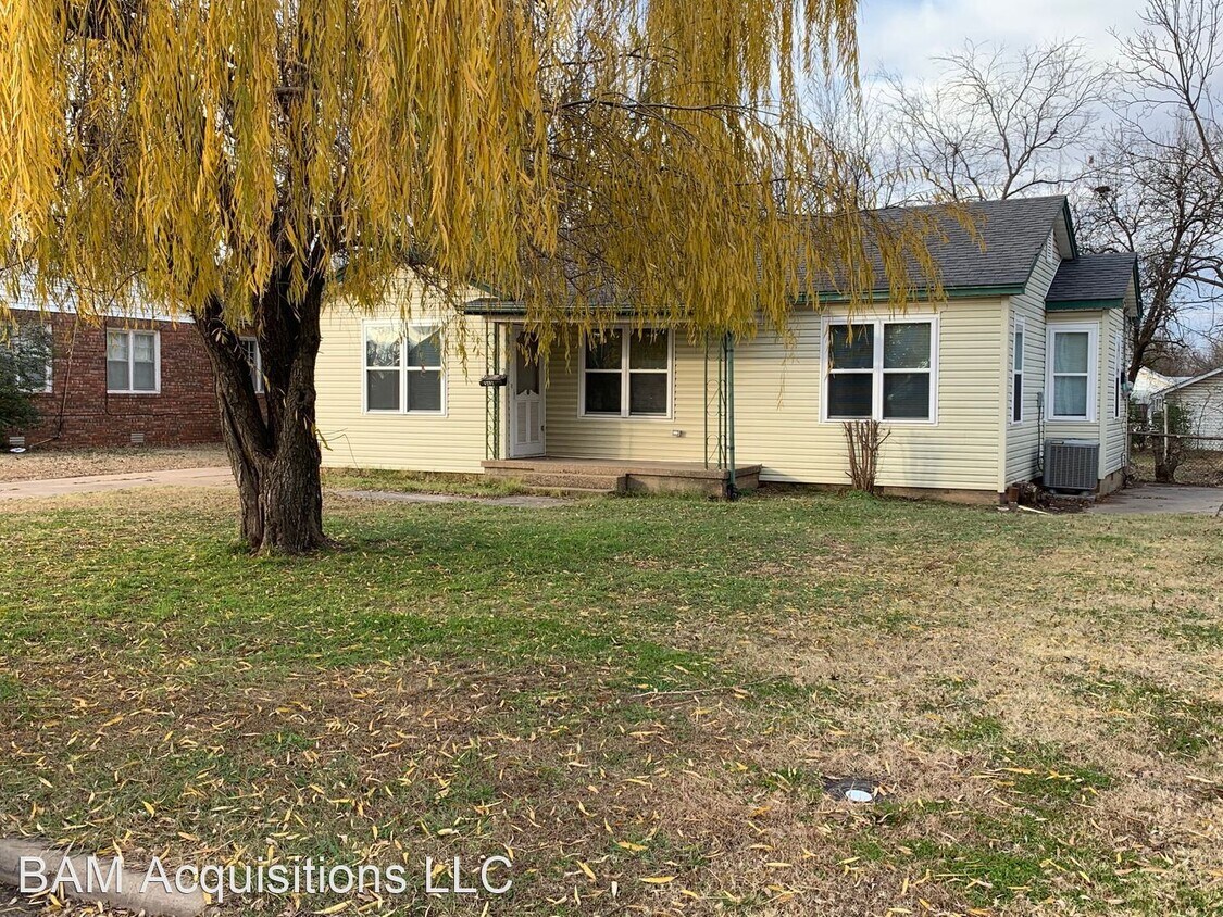 Primary Photo - 4 br, 2 bath House - 212 W. Midland St.
