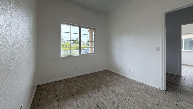 Foto del edificio - 7216 Yates St