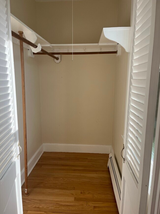 Vestidor - 205 N Water St