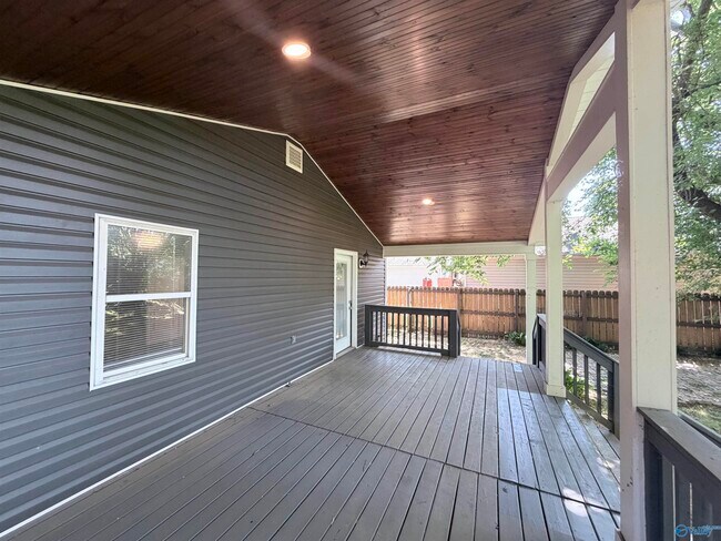 Foto del edificio - 1224 Halsey Ave NE