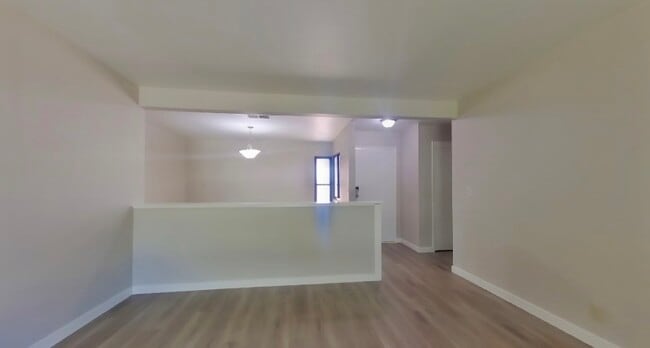 Building Photo - 607 Peach Ct