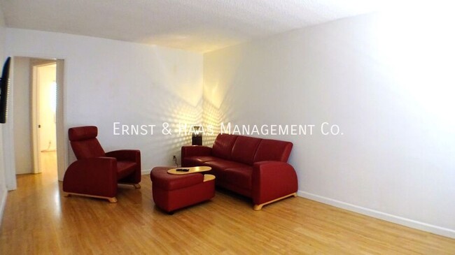 Foto del edificio - Prime Coastal Living: Spacious Condo with ...