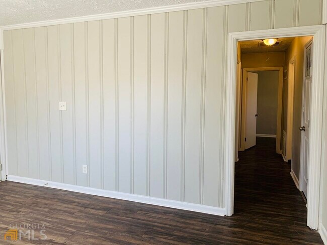 Foto del edificio - 6102 E Fayetteville Dr