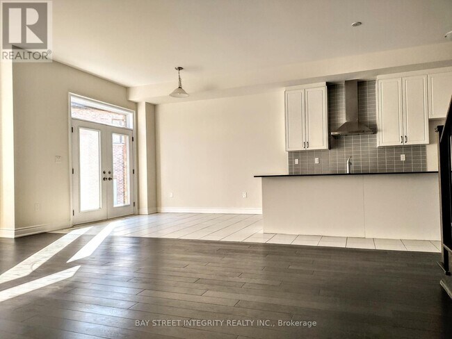 Building Photo - 44 Settlers Rd E