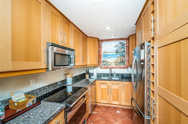 Building Photo - Serene Escape in this San Diego Extended-S...