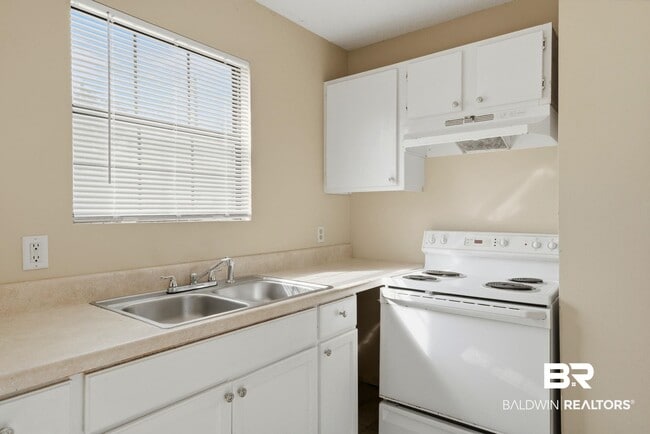Building Photo - 6413 Schoel Ln