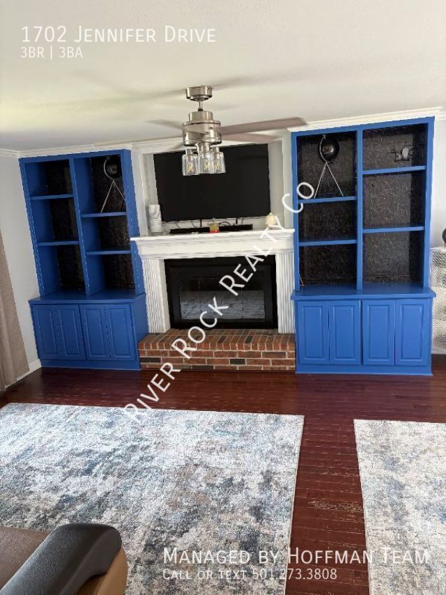 Foto del edificio - 1702 Jennifer Dr