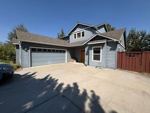 Building Photo - 1326 SW Rimrock Way