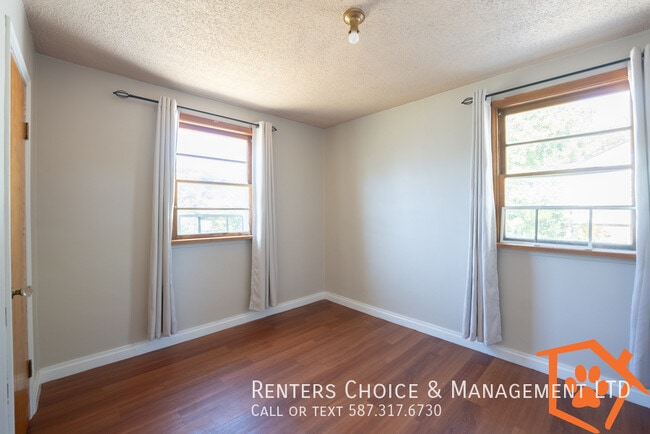 Building Photo - 4 Bedroom Pet Friendly House With Garage, ...