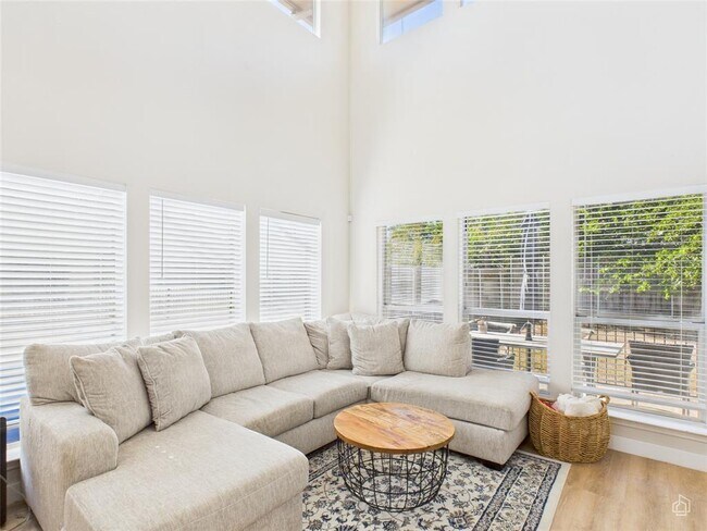 Building Photo - 5306 Beacon Dr