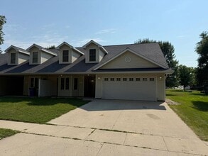 Building Photo - 803 Pheasant Run Rd