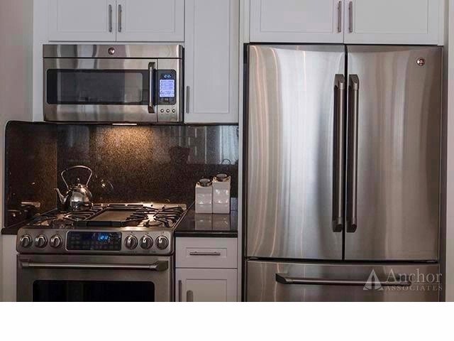 Building Photo - 320 W 38th St