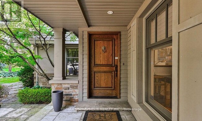 Building Photo - 250 Dalewood Dr