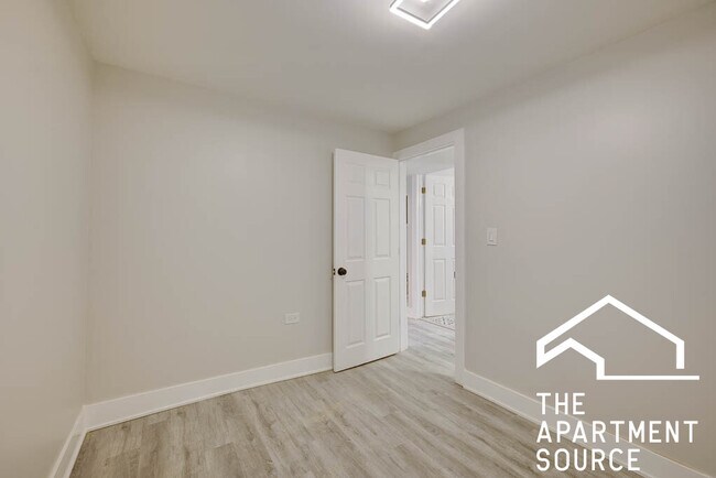 Foto del edificio - 2935 N Lawndale Ave
