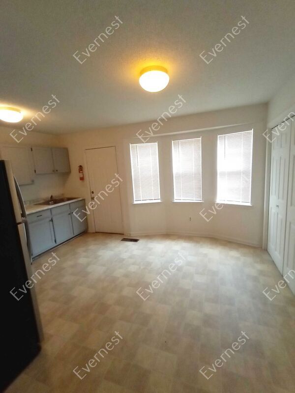 Building Photo - 233 Newark Cir